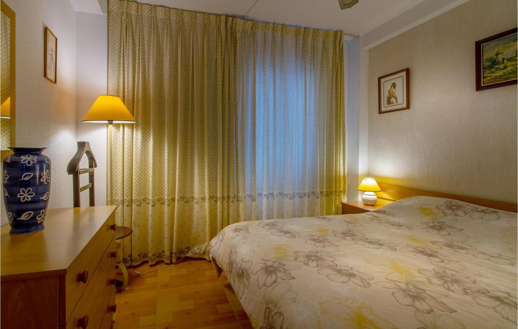 Stunning Apartment In Gandia With Kitchen Eksteriør bilde